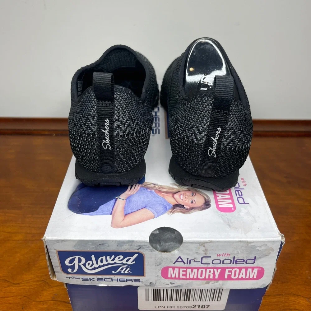 Skechers Relaxed Fit Knit Happens Sneakers Air Cooled Memory Foam‎ Womens 5.5